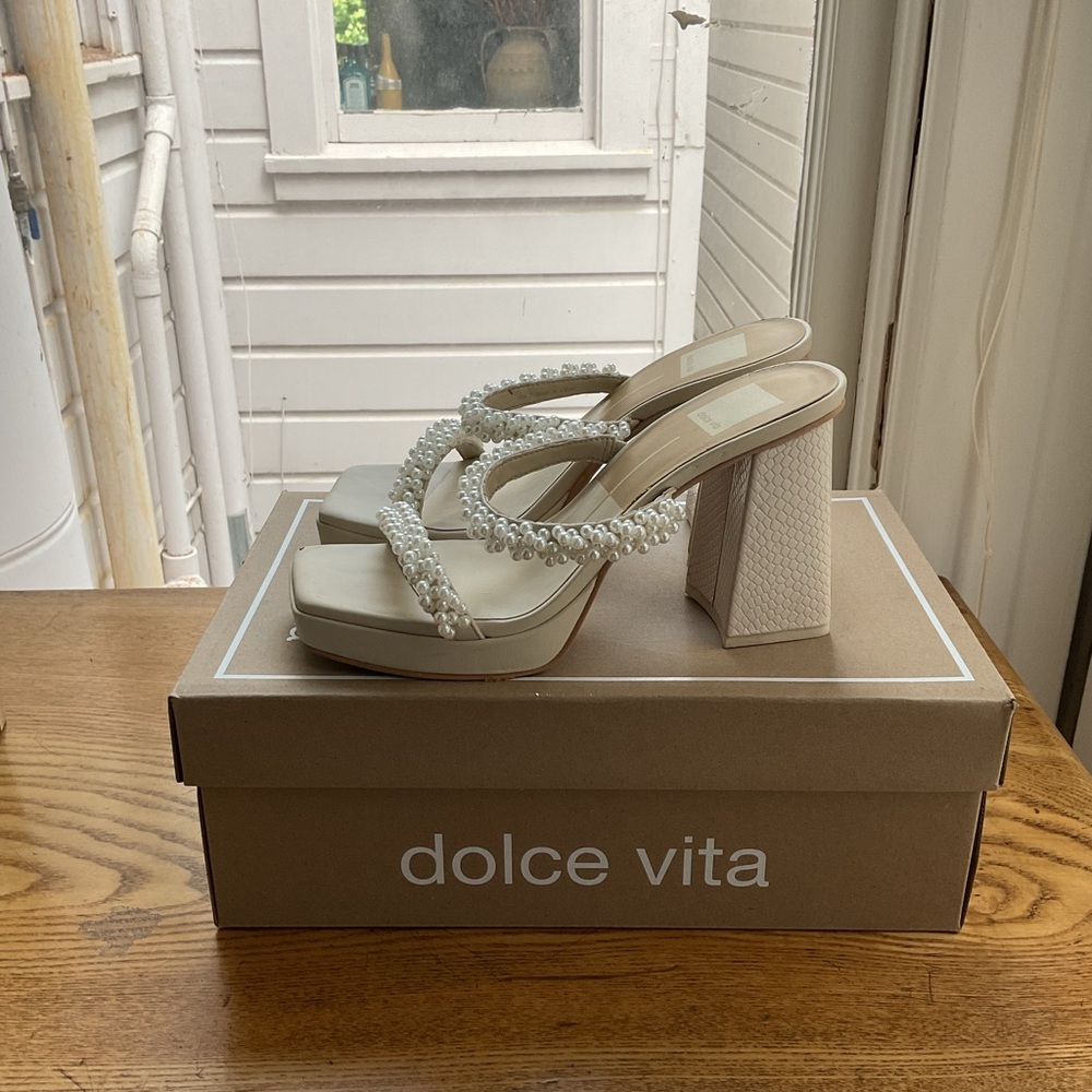 Dolce vita Ariele pearl platform heels size 7 vanilla